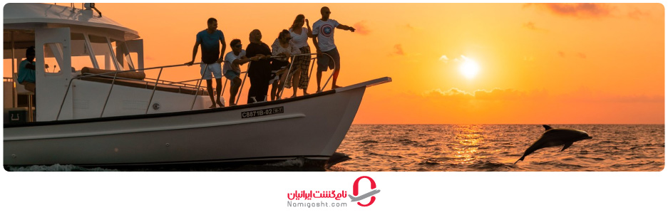 سفری دریایی با کروز در غروب  