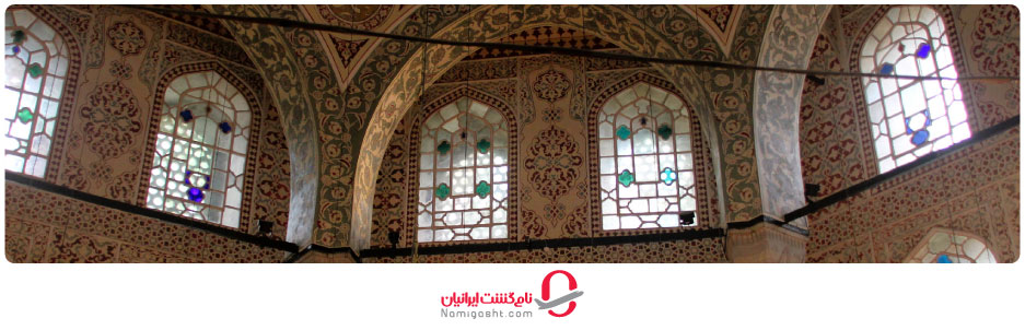 لوح‌های کاشی‌کاری و شیشه‌های رنگی